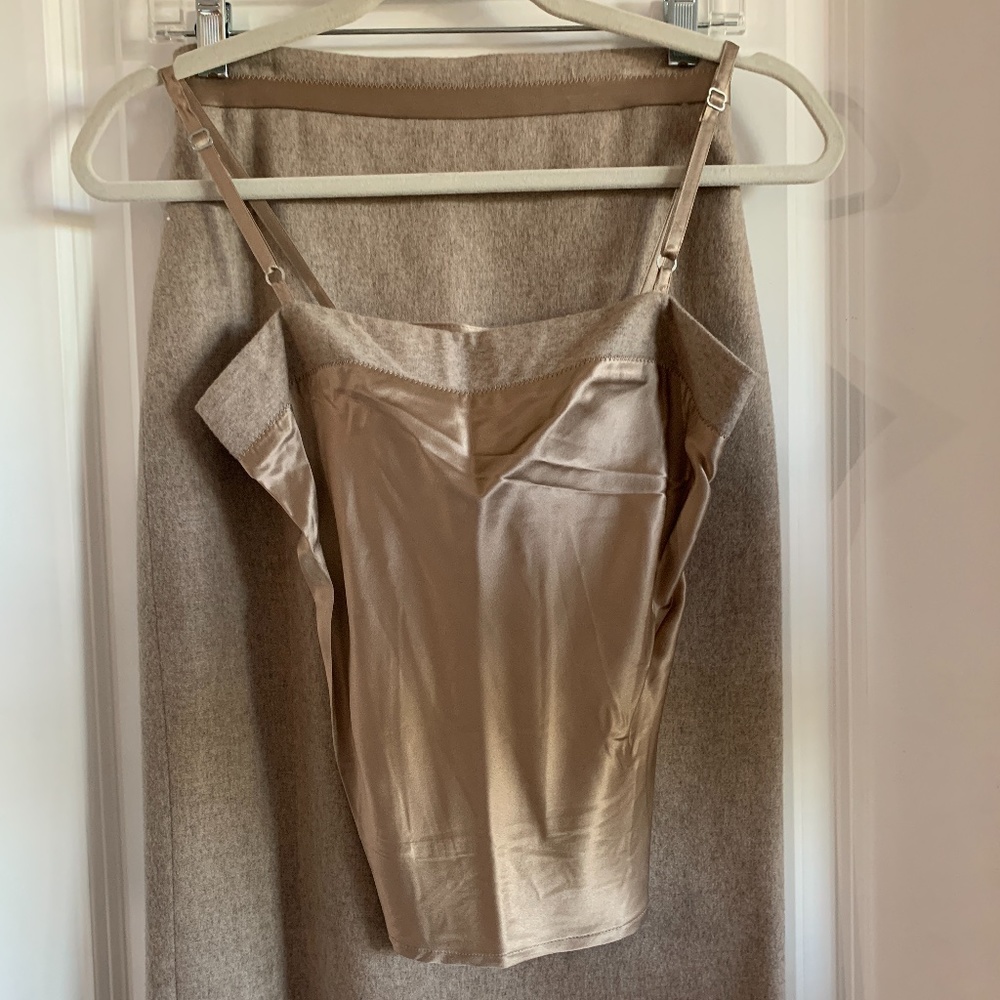 EUC💥HP🎉BCBGMaxAzria Silk/Wool Skirt Cami set 2 - Picture 4 of 12